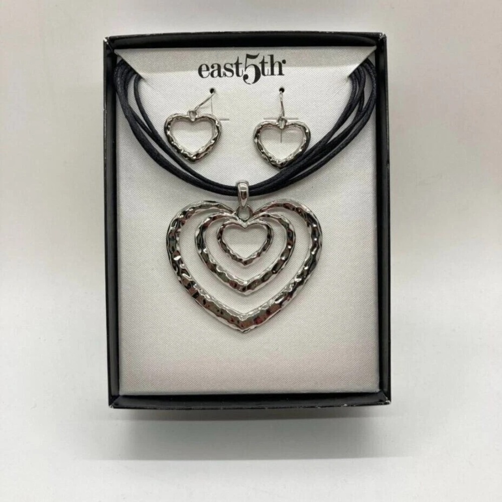 East‎ 5th Silver Tone Hammered Nested Heart Pendant Necklace & Earring Set NIB